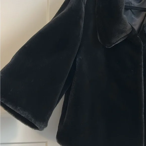 Calvin Klein black Faux Fur Jacket/capelet - Picture 3 of 8